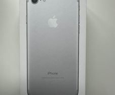 Apple iPhone 7 Silver 32GB Unlocked 93pc Battery Health Box and Charger Included