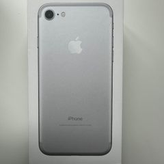Apple iPhone 7 Silver 32GB Unlocked 93pc Battery Health Box and Charger Included