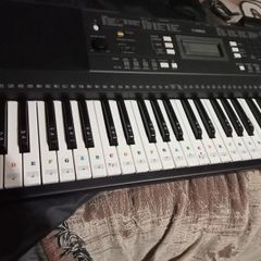Yamaha keyboard E343