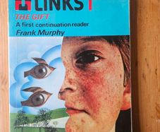Links 1 The Gift. A First Continuation Reader. By Frank Murphy. Published By The Educational Company.  First Edition 1976 Paperback In Good Condition.  See Photos For Same.