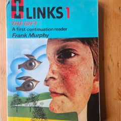 Links 1 The Gift. A First Continuation Reader. By Frank Murphy. Published By The Educational Company.  First Edition 1976 Paperback In Good Condition.  See Photos For Same.