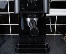 De'Longhi Stilosa Barista Espresso Machine & Cappuccino Maker - Black | EC230.BK