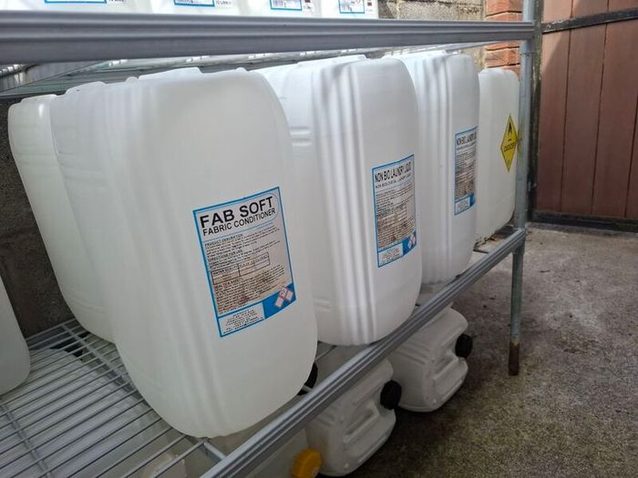 Empty 20l Drums x 17