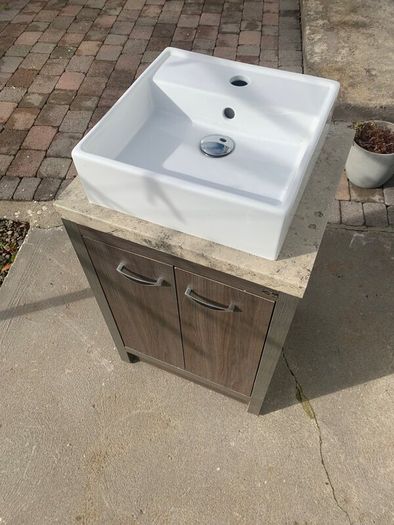 Bathroom vanity unit