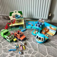 bundle Bluey playset airplane, supermarket, trucks
