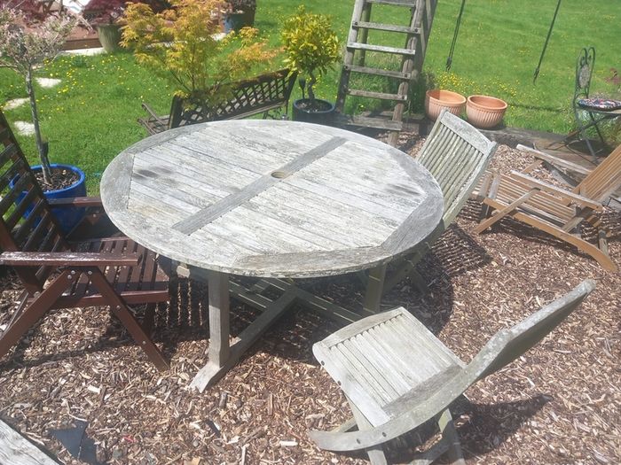 garden furniture  3 chairs and table