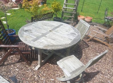 garden furniture  3 chairs and table