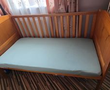 Cot bed