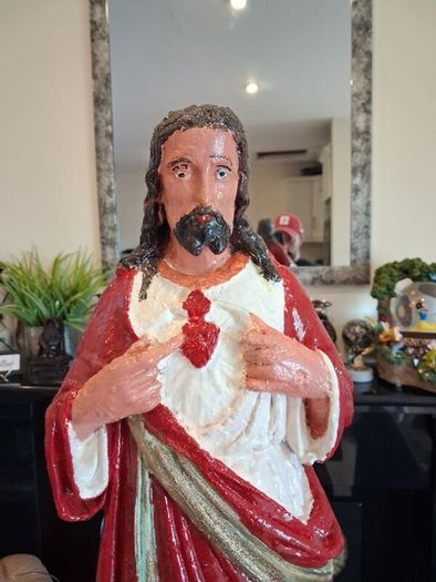 Stunning vintage hand-painted Sacred Heart of Jesus statue