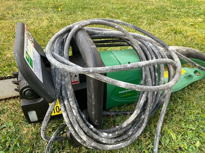 Chainsaw - Electric