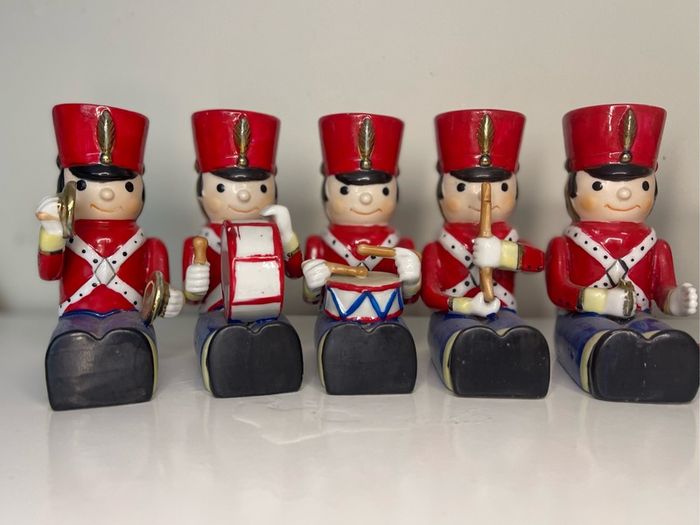 Alfretto porcelain toy soldiers figurines set