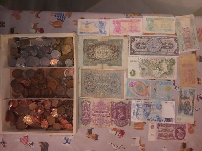 4 kg.coins+14 banknotes.