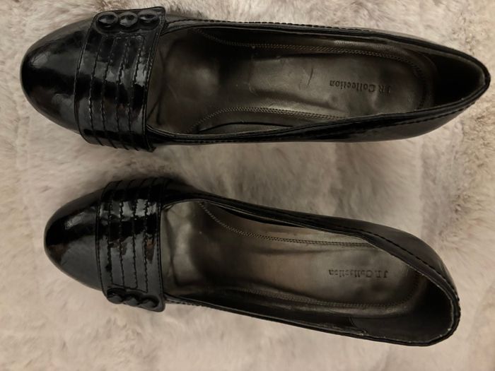 J.R. Collection black patent court shoes