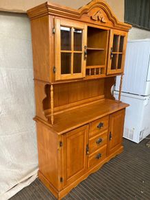 Kitchen cabinet