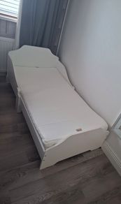 Toddler bed