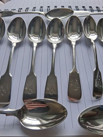 12 X John Round Fiddle Pattern Sterling Silver Teaspoons Plus Tongs (275 grams)