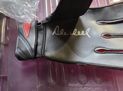ex rep of ireland goalkeeper Alan kelly signed glove