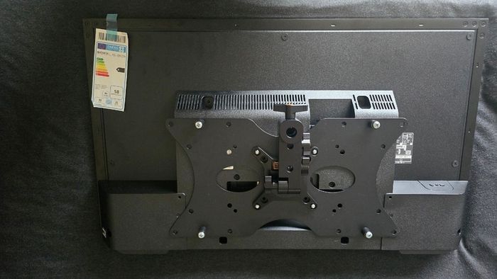 Sony Bravia 32" Smart TV (KDL-32W756) - Like New + Wall Mount