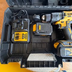 DeWalt DCD778M2T 18V XR Combi Drill 2 x 4Ah Charger Case and Bit Set Unused