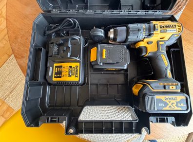 DeWalt DCD778M2T 18V XR Combi Drill 2 x 4Ah Charger Case and Bit Set Unused