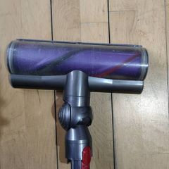 Dyson anti-tangle brush