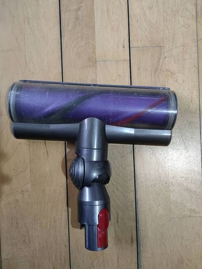 Dyson anti-tangle brush