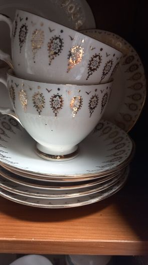 18 Piece Queen Ann China Tea Set