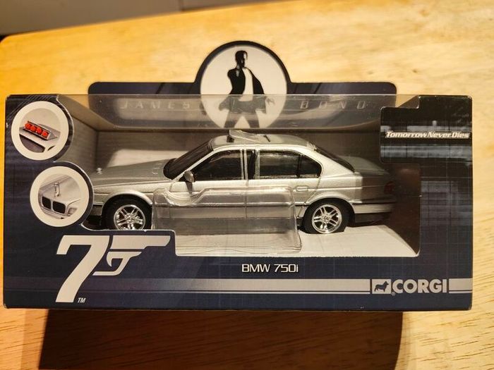 Corgi 1:36 007 James bond BMW 750i Tomorrow Never Dies