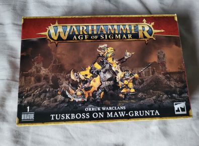 Games Workshop Warhammer AoS Orruk Warclans Tuskboss on Maw-Grunta Age of Sigmar Iron Jawz