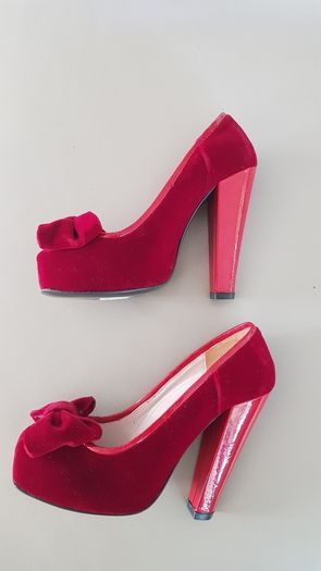 Raspberry Red Velvet Shoes SIZE 2 NEW