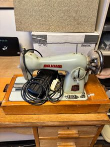 Vintage novum  deluxe electric sewing machine with foot pedal