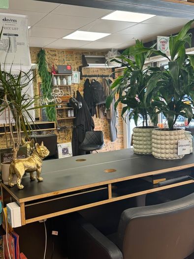 Chair rental in hair salon