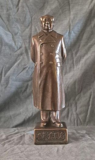 vintage bronze statue of chairman mao.