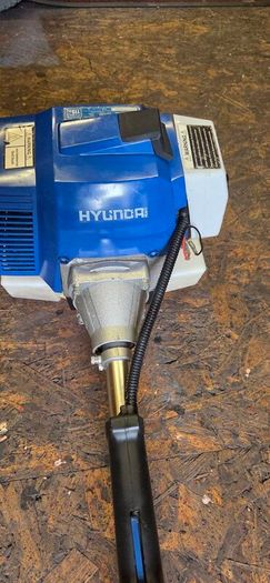 Long hedge trimmer Hyundai