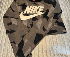 Nike long sleeve cropped shirt