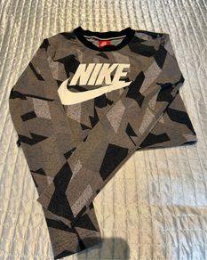 Nike long sleeve cropped shirt