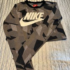 Nike long sleeve cropped shirt