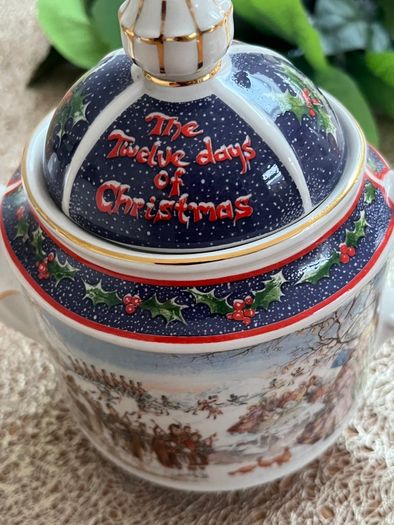 Sadler Christmas Tea Pot