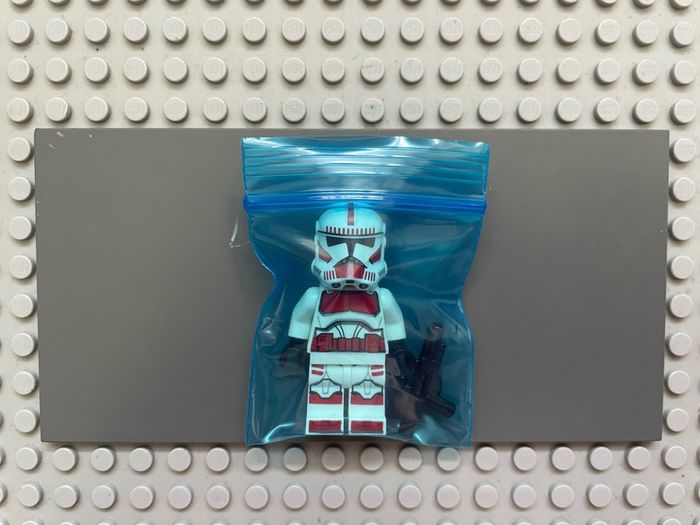 Lego Star Wars sw1305 Clone Shock Trooper, Coruscant Guard (Phase 2) minifigure- Nougat Head