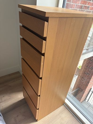 chest of drawers