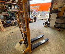 Silverstone Manual Pallet Stacker