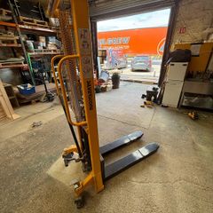Silverstone Manual Pallet Stacker