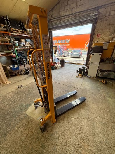 Silverstone Manual Pallet Stacker