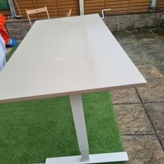 Standing desk