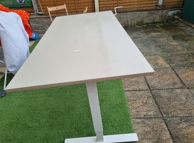 Standing desk