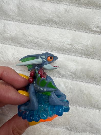 Skylanders Giants Figure Zap Used Please look at the pictures