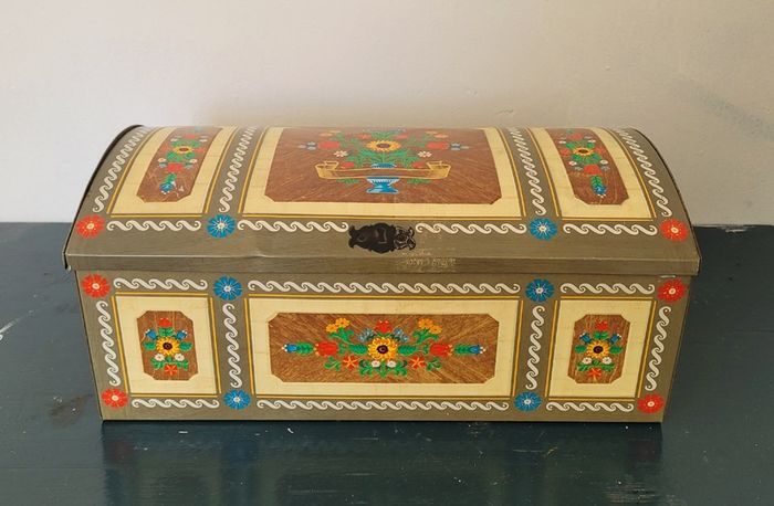 Vintage 50s xl sweet tin