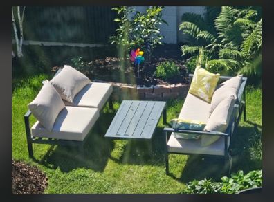 Modern Aluminum Garden Lounge Set -  Excellent Condition (4-Piece)