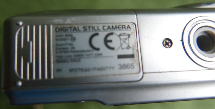 Traveler DC-6900 6MP Digital Camera 2Gb SD Card and bag  Tested
