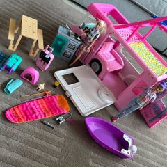 Barbie Campervan, 2 x Barbie's & Accessories